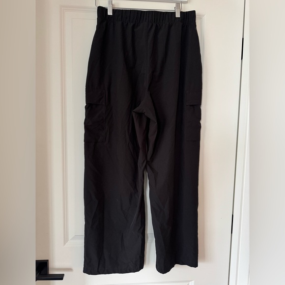GAPfit Runaround Parachute Pants - Picture 2 of 4